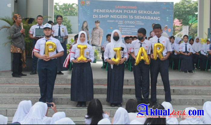 Launching Aplikasi PIJAR, SMP 15 Semarang Berikan Penghargaan 100 Siswa Berprestasi 