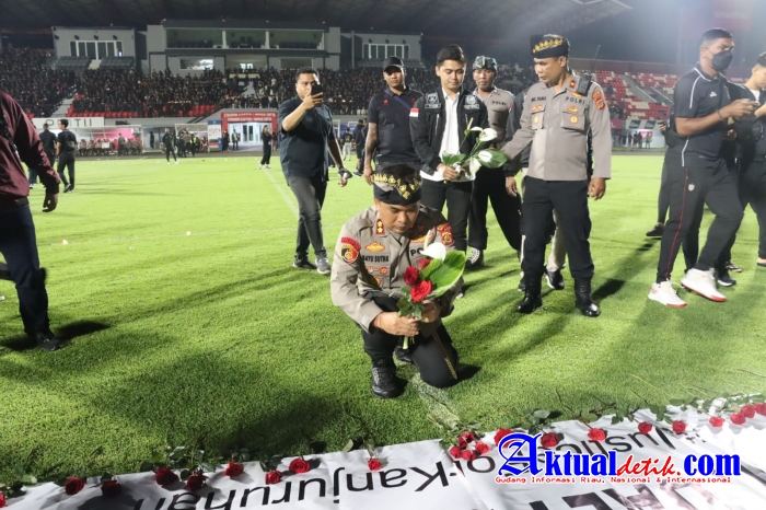 Polres Gianyar Bersama Suporter Bali United Gelar Doa Bersama