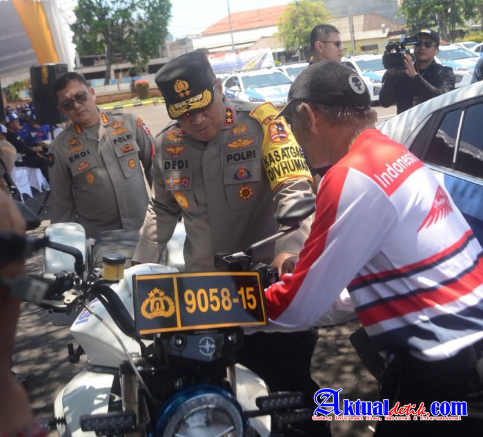 Kadiv Humas Polri Cek Kendaraan Listrik Untuk KTT G20 di Bali
