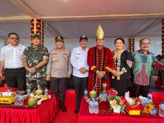 Kapolda Sumut dampingi Menparekraf hadiri festival aekhula 2022 di Nias Barat.